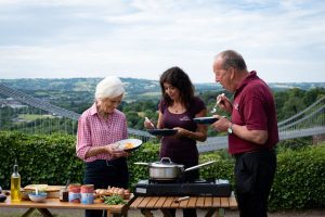 TX02 SM Mary Berry and Jo Clive Bailey from Bailey Balloons eating a Shakshuka in front of the Clifton Suspension Bridge