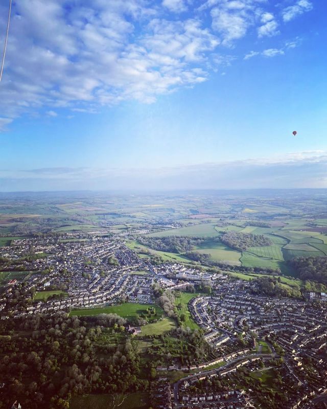 Fantastic balloon flight over Bath this evening! Let’s hope the weather keeps being good for ballooning! #Bath #balloonflight #balloons #visitbath #igerbath #lovebath #hotairballoon #hotairballoonflight